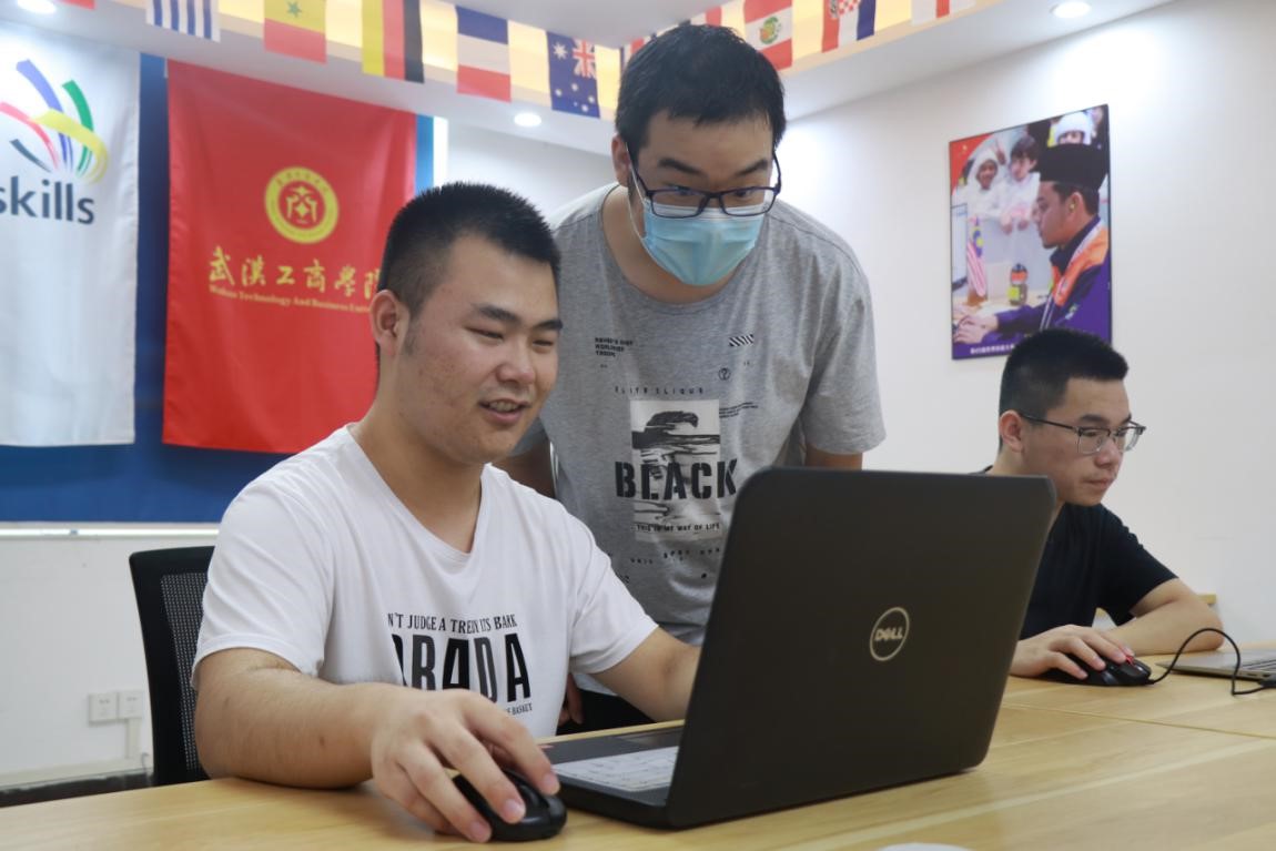 技能體驗周活動在武漢工商學院成功舉辦，師生共探軟件開發新趨勢